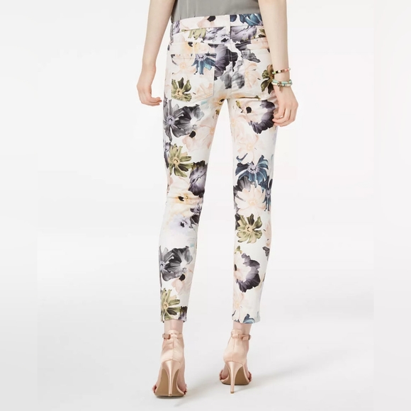 7 For All Mankind Cropped Floral Printed Skinny Jeans - Picture 3 of 10
